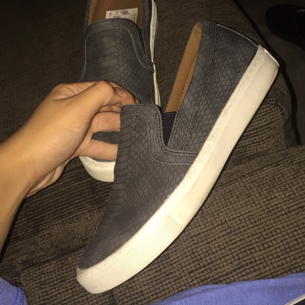 Shoes - Picture 2 of 2